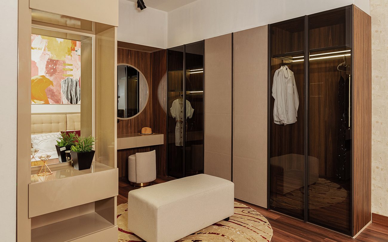 Crystal Closets La Roche Furniture